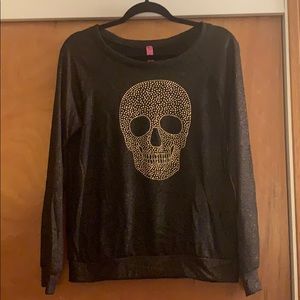 Black skull long sleeve top